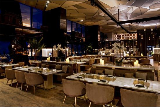 PLAY Restaurant & Lounge